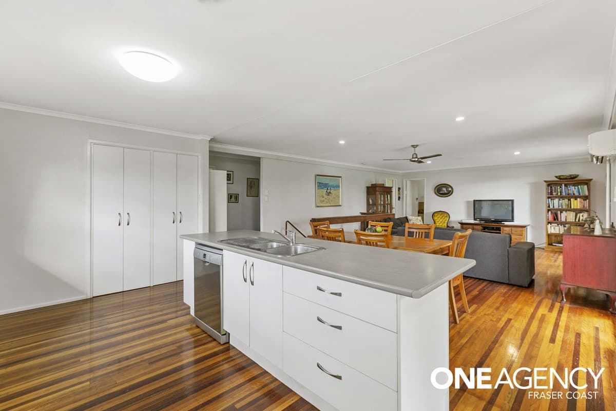 3 Pineapple Avenue, Torquay, Torquay - Thumbnail 3