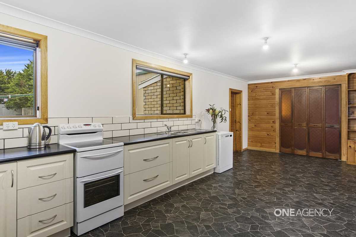 98 Innes Road, Broadmeadows, Broadmeadows - Thumbnail 3