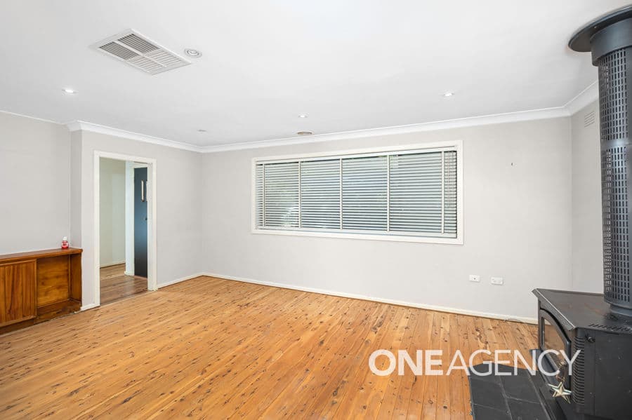 16 COOINBIL Crescent, Kooringal, Kooringal - Thumbnail 2
