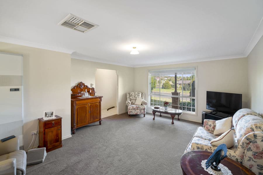 1/49 BEREMBEE Road, Bourkelands, Bourkelands - Thumbnail 2