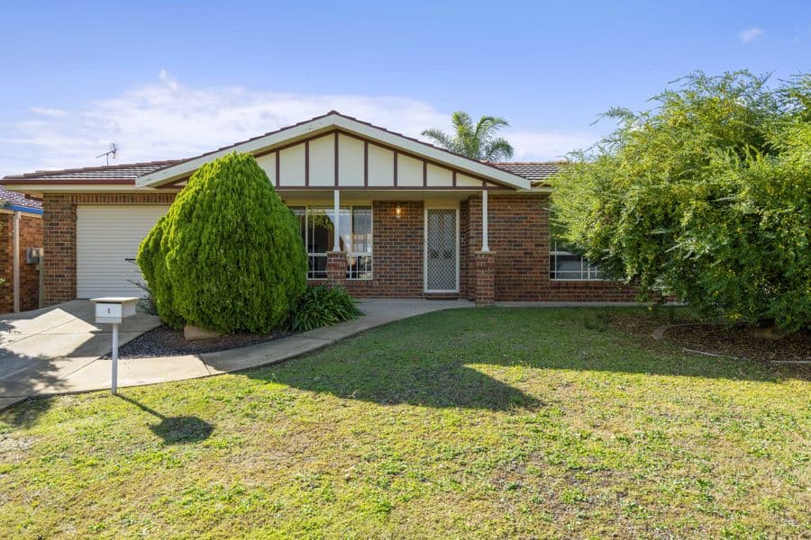 1/49 BEREMBEE Road, Bourkelands, Bourkelands - Image 1