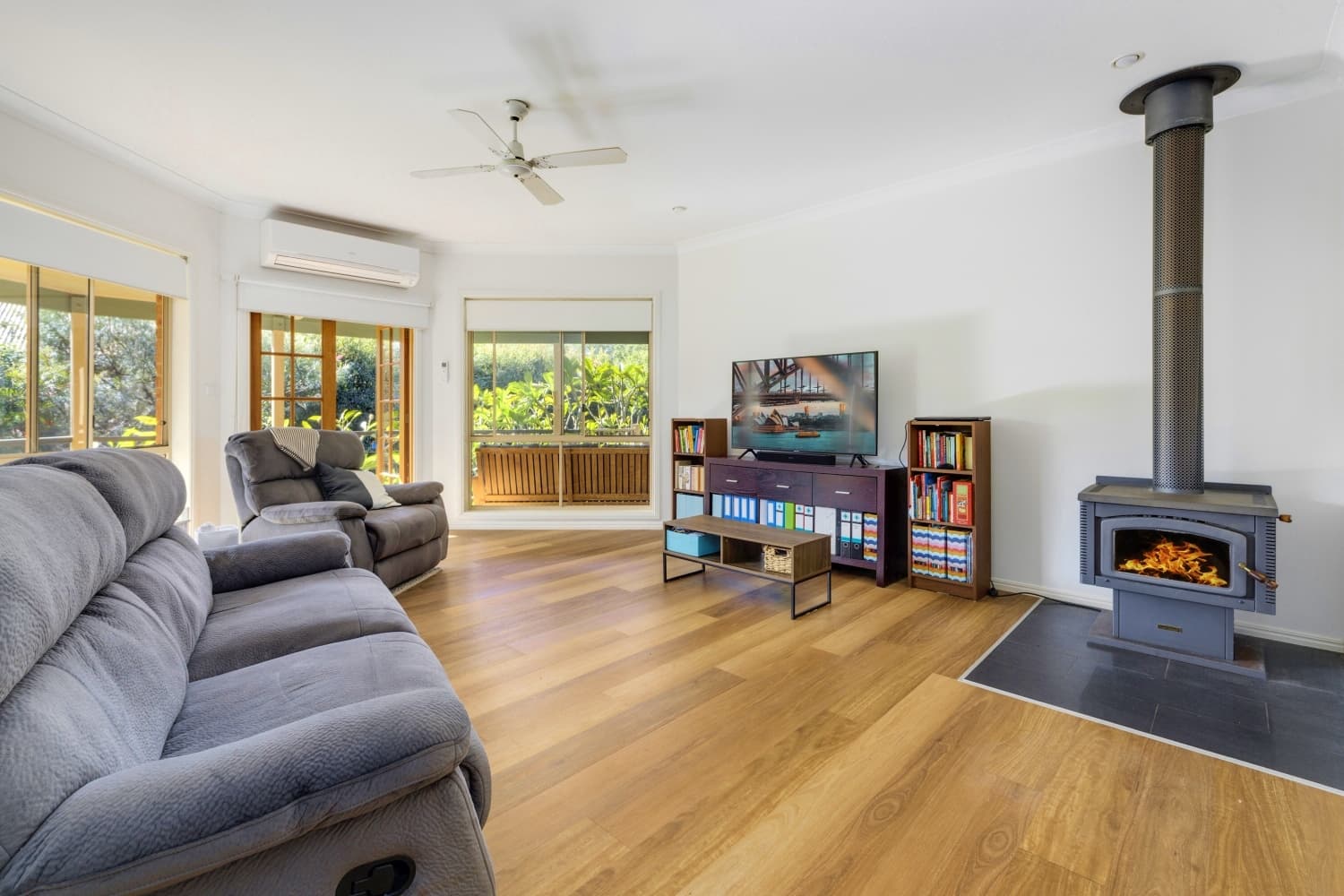 17 Brotherglen Drive, Kew, Kew - Thumbnail 2