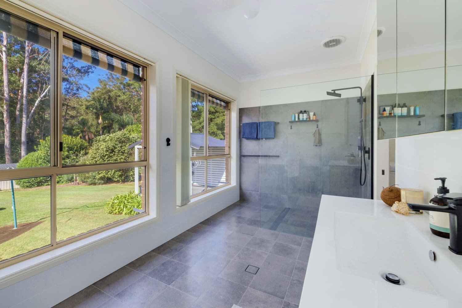 17 Brotherglen Drive, Kew, Kew - Thumbnail 5