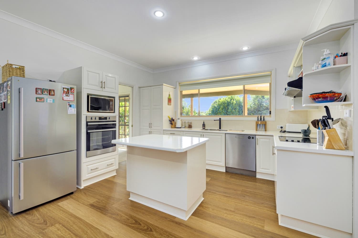 17 Brotherglen Drive, Kew, Kew - Thumbnail 4
