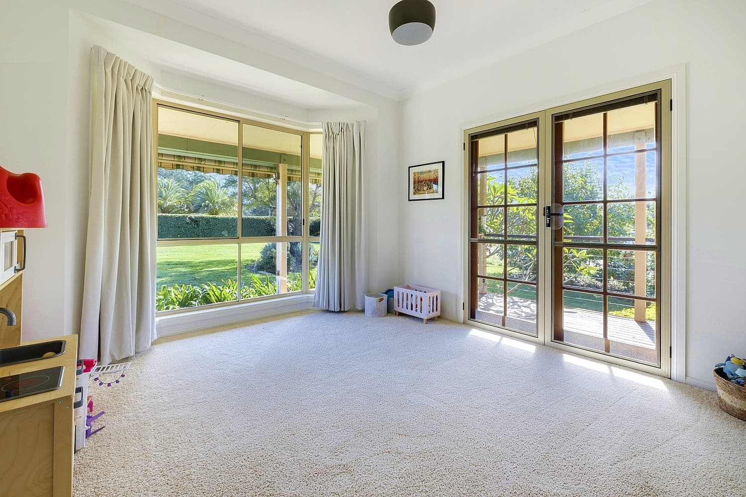 17 Brotherglen Drive, Kew, Kew - Thumbnail 8