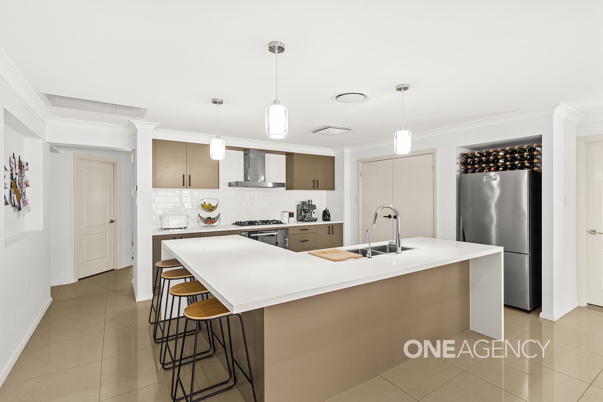 3 Waterview Avenue, Haywards Bay, Haywards Bay - Thumbnail 2