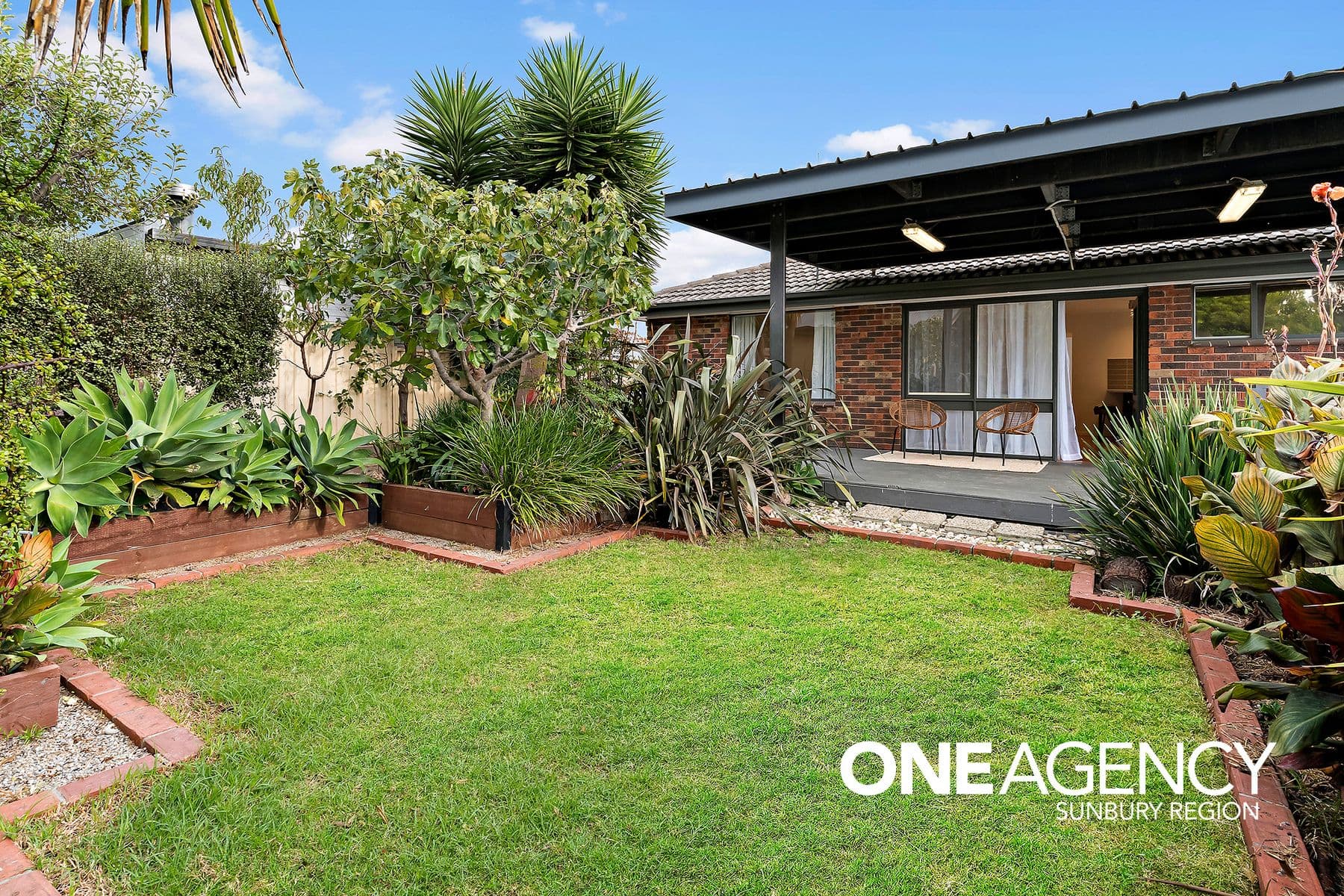 14 Hood Crescent, Sunbury, Sunbury - Thumbnail 3