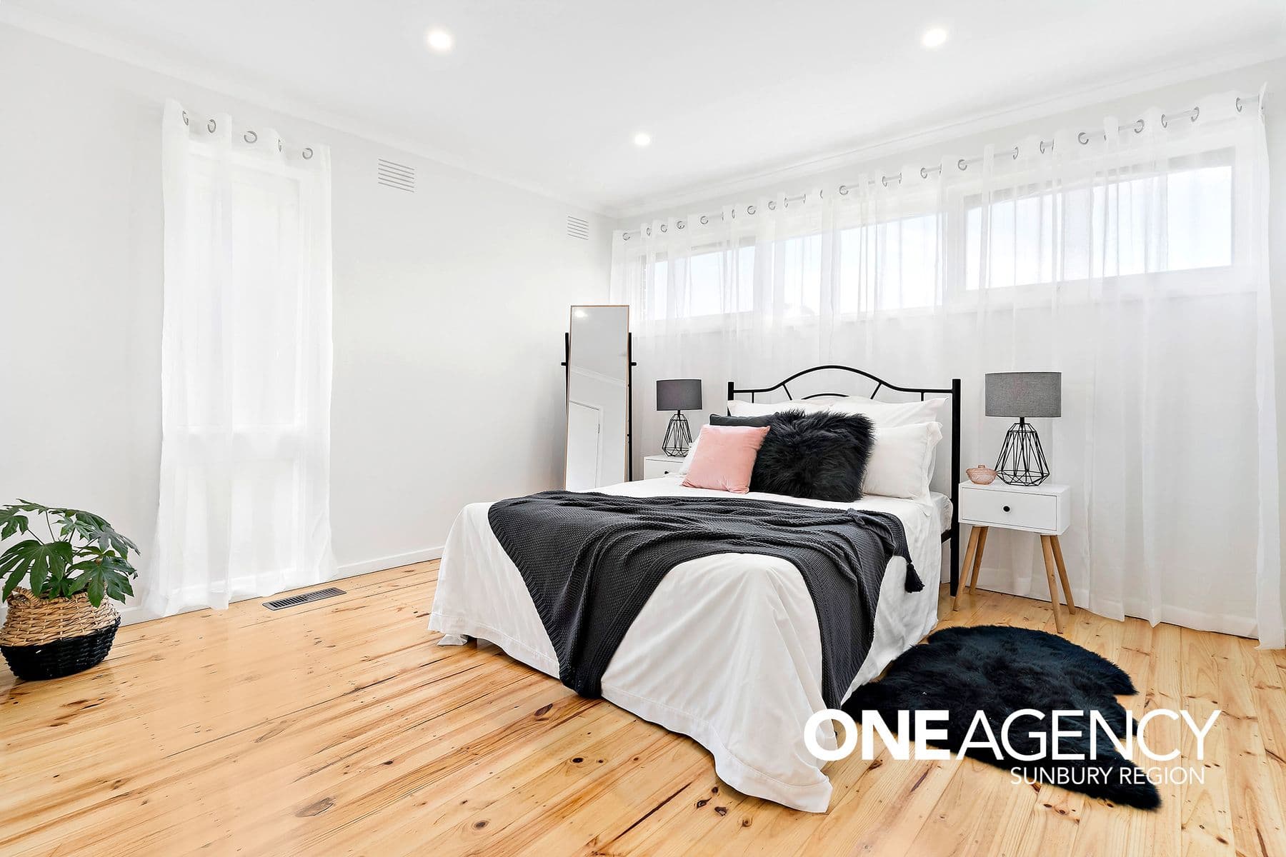 14 Hood Crescent, Sunbury, Sunbury - Thumbnail 8
