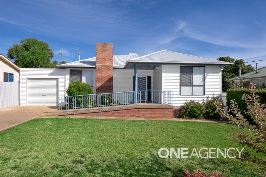 61 PHILLIP Avenue, Mount Austin, Mount Austin - Image 1