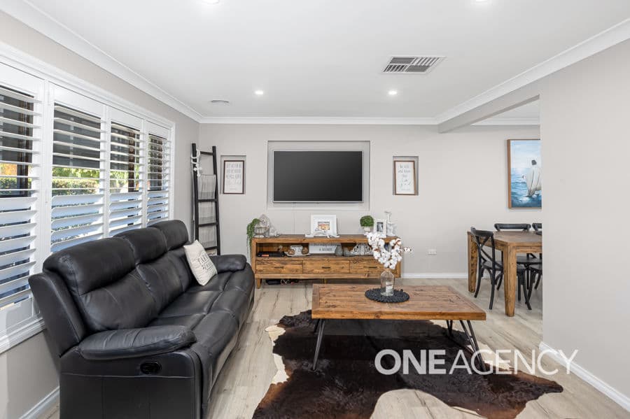 5 TURA Place, Glenfield Park, Glenfield Park - Thumbnail 3