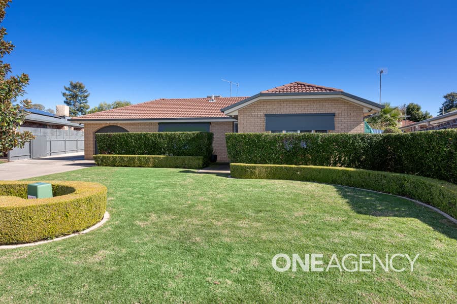 5 TURA Place, Glenfield Park, Glenfield Park - Image 1