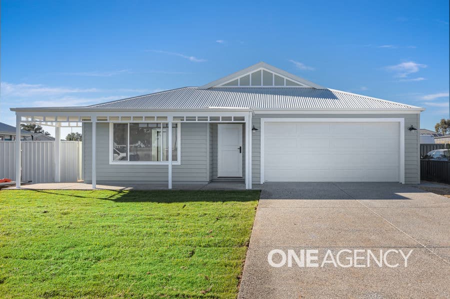 15 PRICHARD Place, Lockhart, Lockhart - Image 1