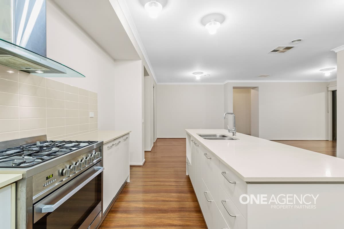 17 Balcombe Drive, Manor Lakes, Manor Lakes - Thumbnail 3
