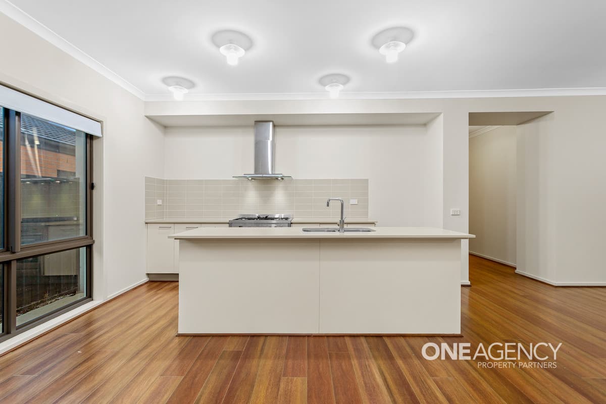 17 Balcombe Drive, Manor Lakes, Manor Lakes - Thumbnail 4