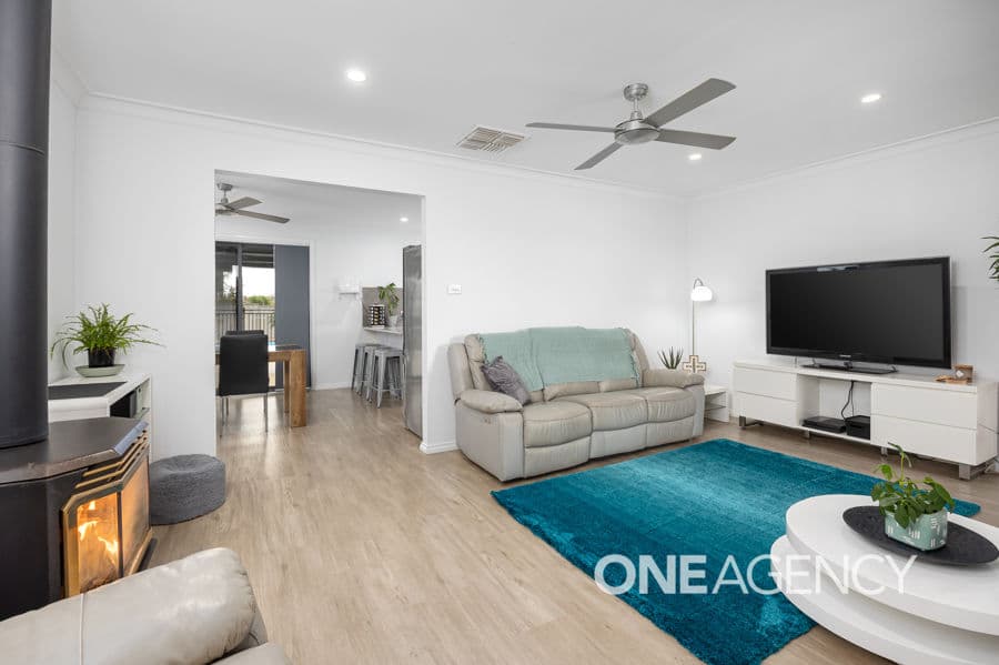 27 KALDARI Crescent, Glenfield Park, Glenfield Park - Thumbnail 3
