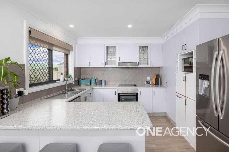 27 KALDARI Crescent, Glenfield Park, Glenfield Park - Thumbnail 5