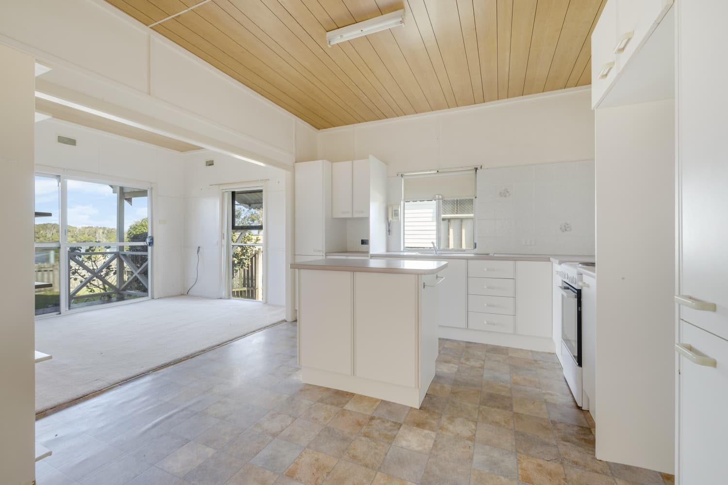 635 Ocean Drive, North Haven, North Haven - Thumbnail 6