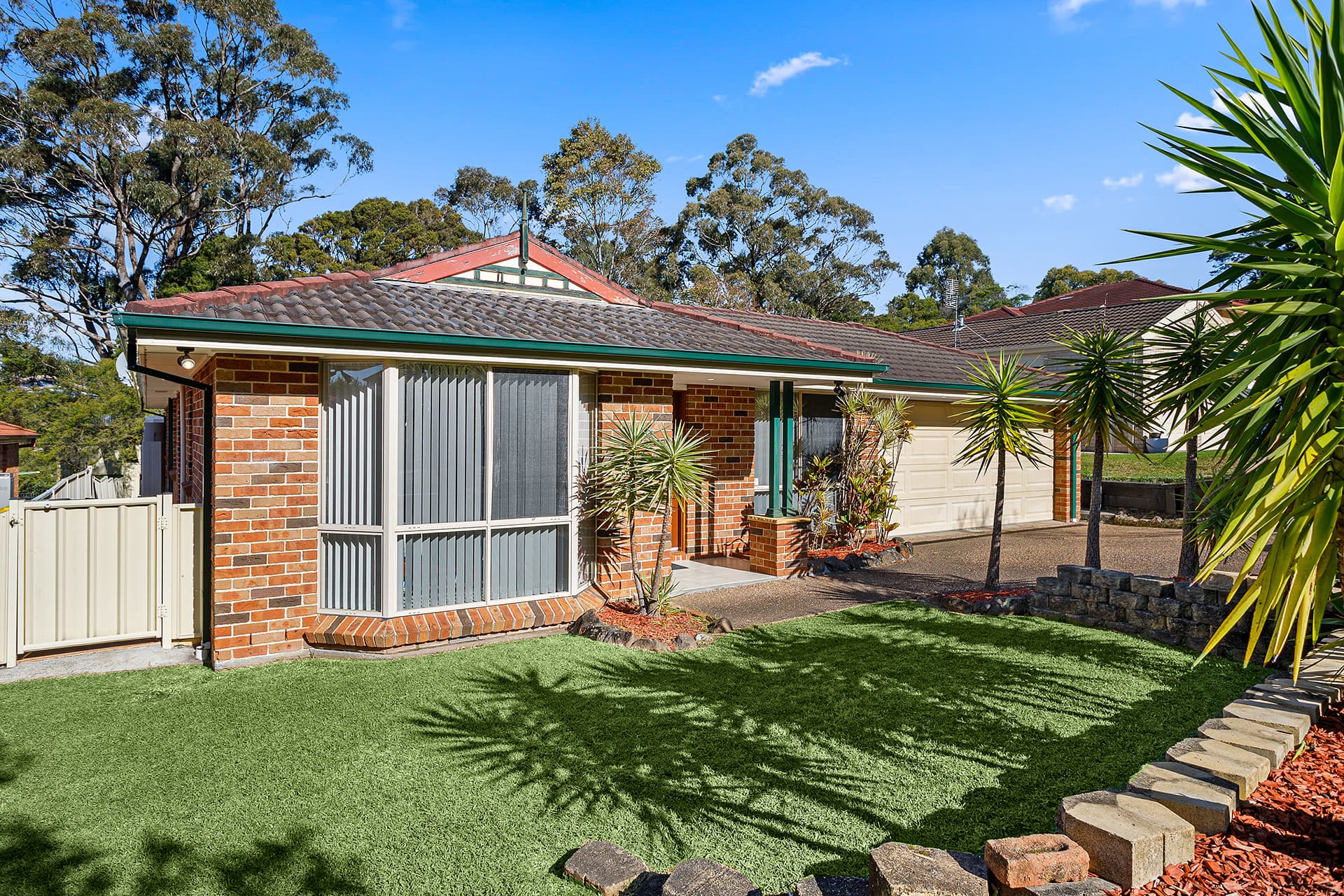 15 Dunstable Road, Farmborough Heights, Farmborough Heights - Thumbnail 3