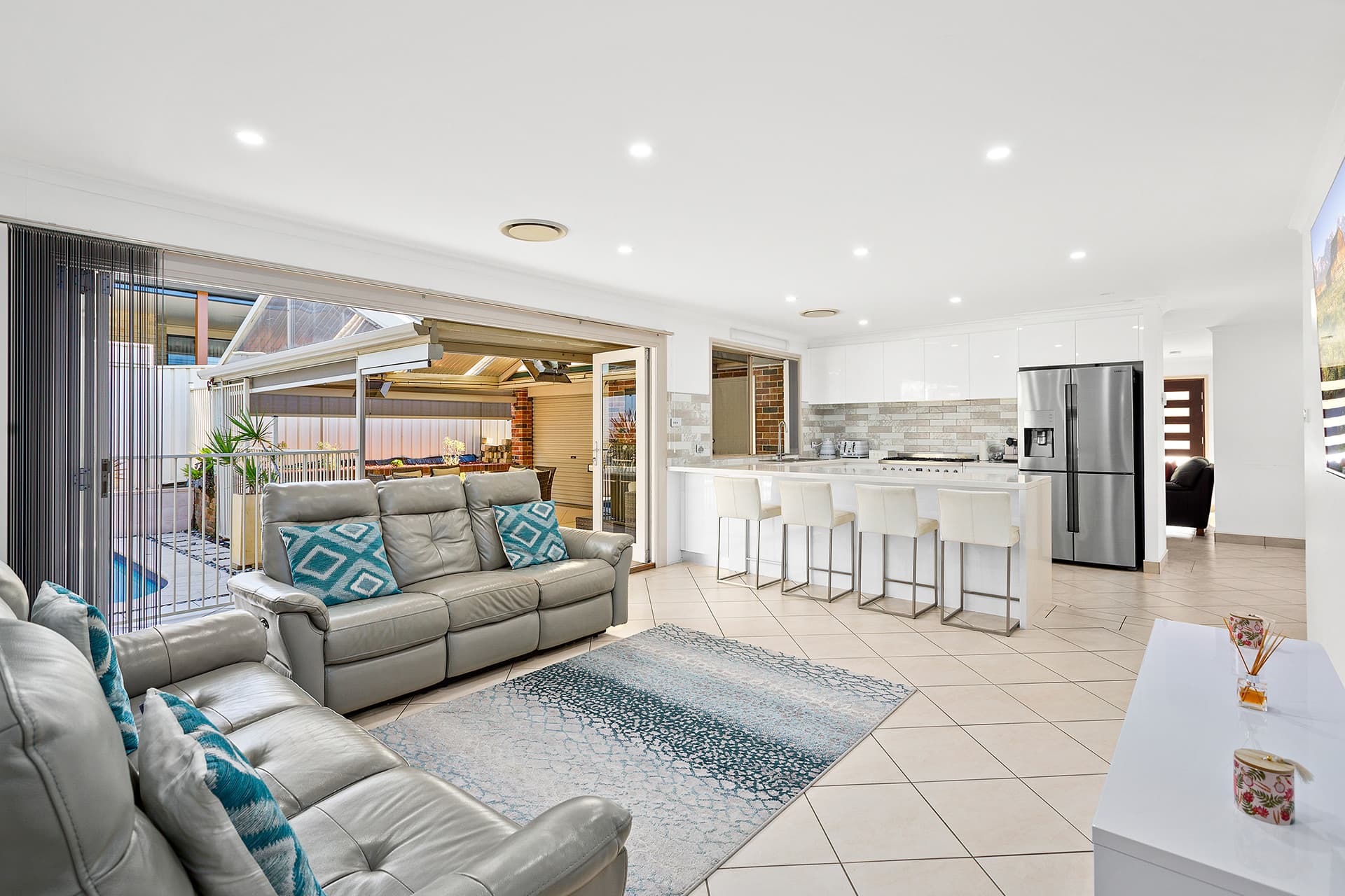 15 Dunstable Road, Farmborough Heights, Farmborough Heights - Image 1