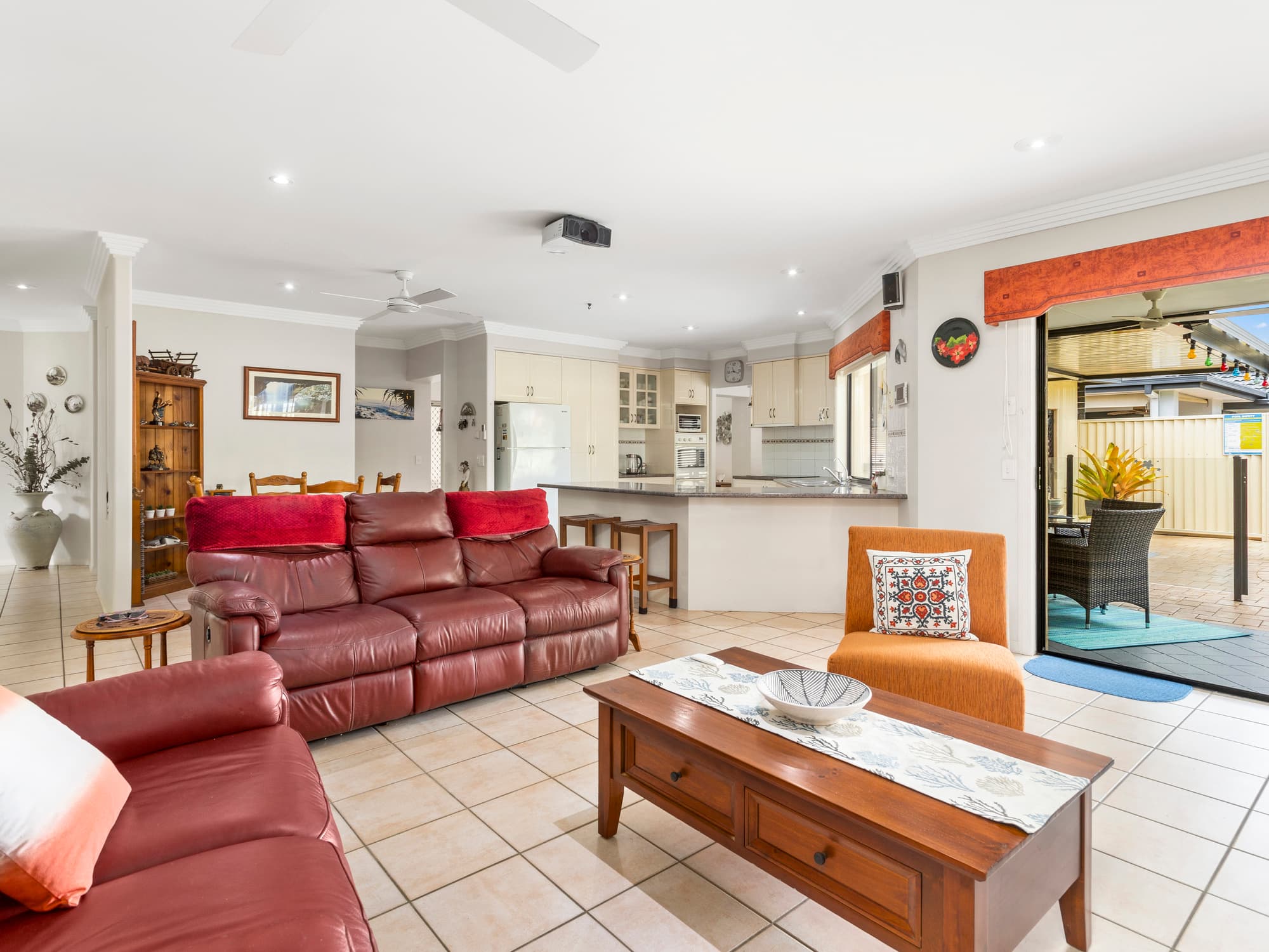 127 Dunlin Drive, Burleigh Waters, Burleigh Waters - Thumbnail 5