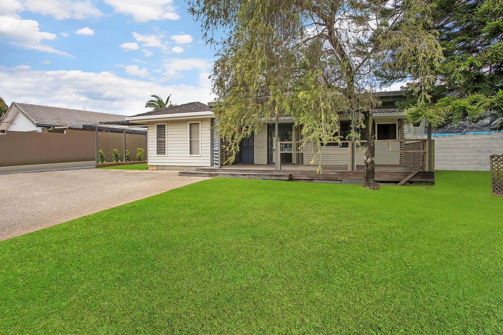 5 Omao Avenue, Burleigh Waters, Burleigh Waters - Image 1