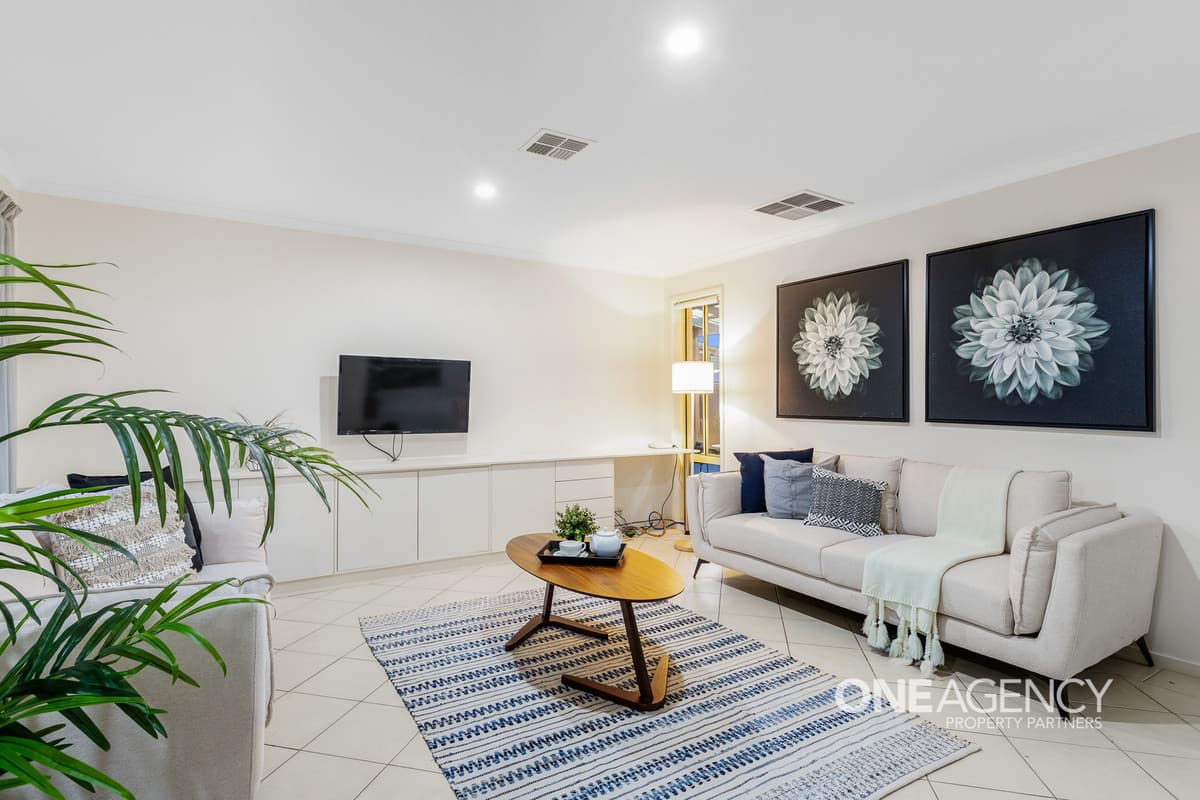 37 Hollington Crescent, Point Cook, Point Cook - Thumbnail 2