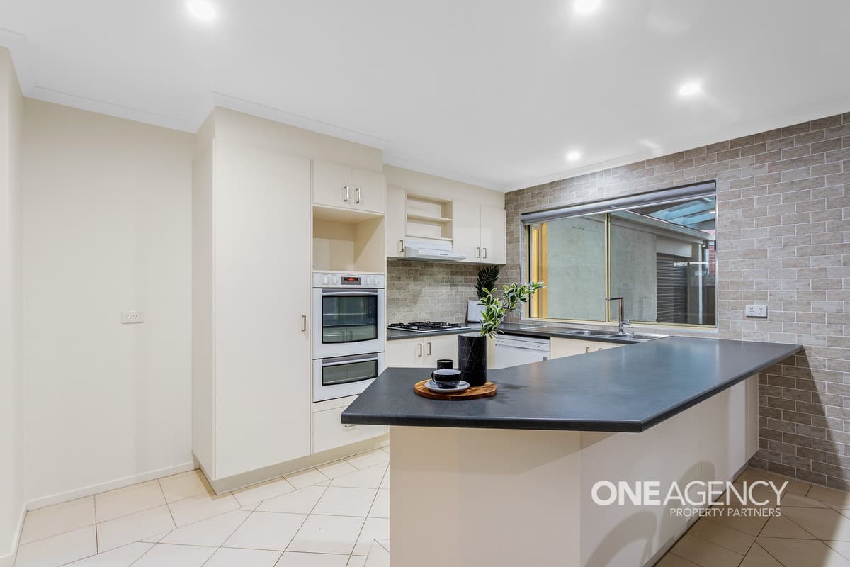 37 Hollington Crescent, Point Cook, Point Cook - Thumbnail 4