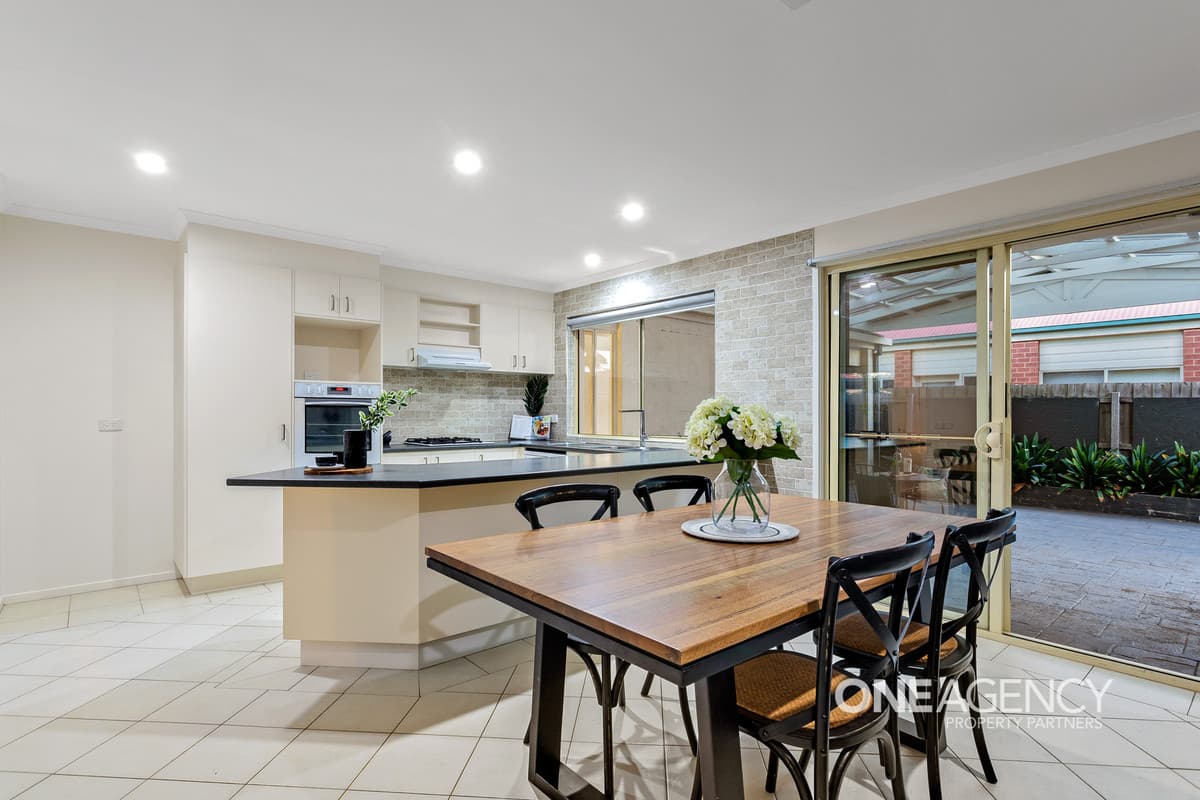 37 Hollington Crescent, Point Cook, Point Cook - Thumbnail 5