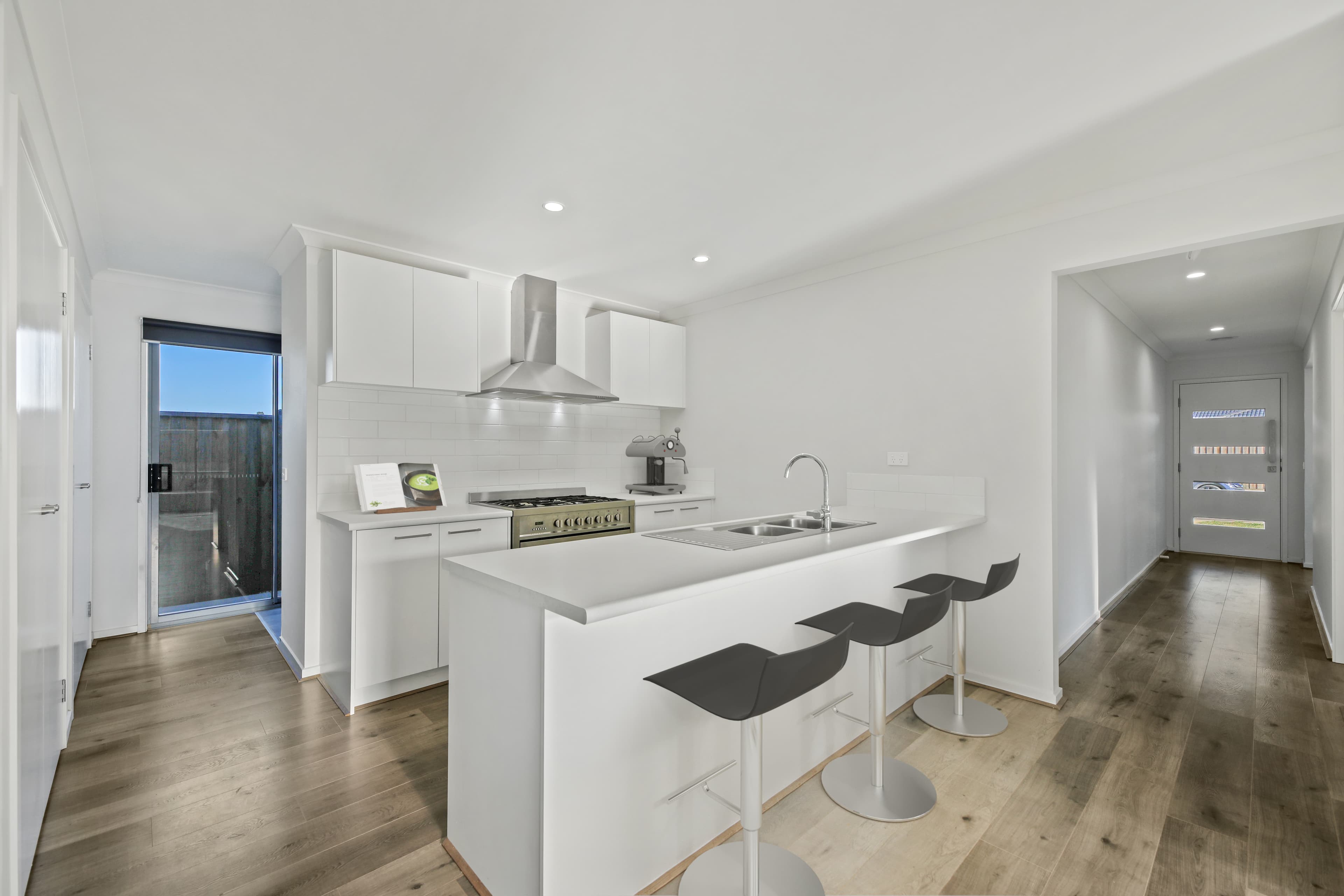 2 Winslow Crescent, Warragul, Warragul - Thumbnail 2