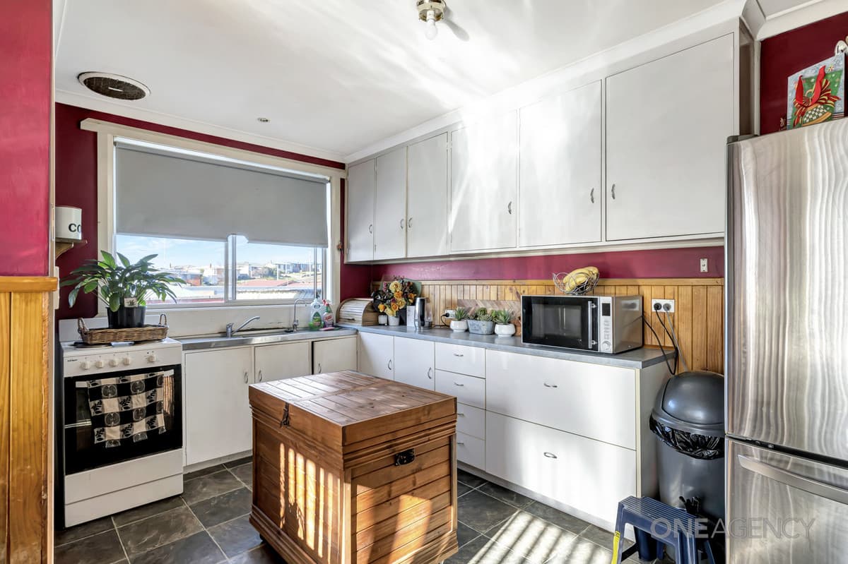 16 Lucas Place, Acton, Acton - Thumbnail 5