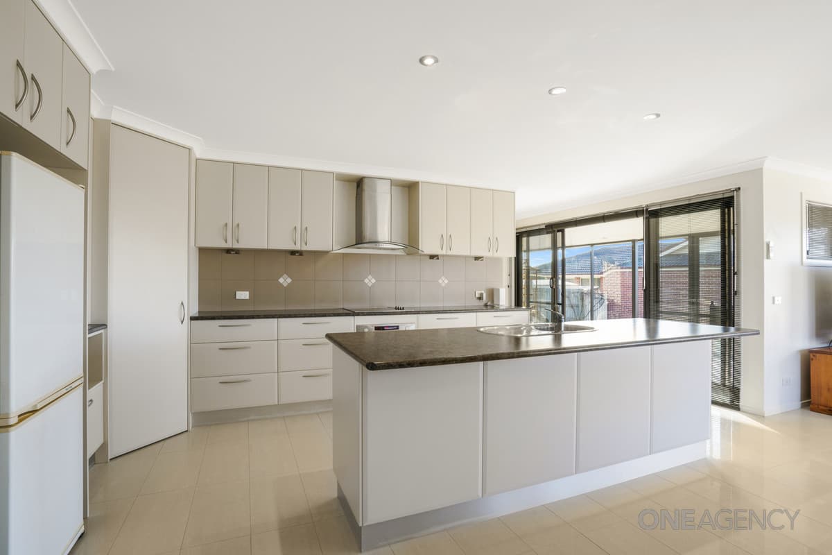 16 Waterford Drive, Sulphur Creek, Sulphur Creek - Thumbnail 4