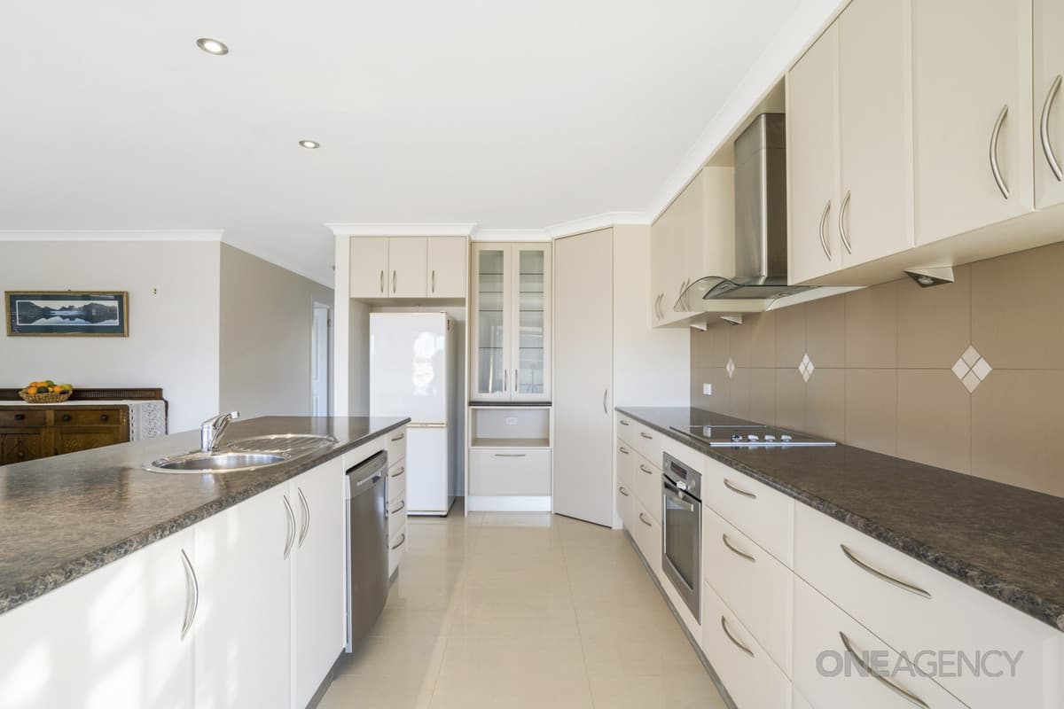 16 Waterford Drive, Sulphur Creek, Sulphur Creek - Thumbnail 5