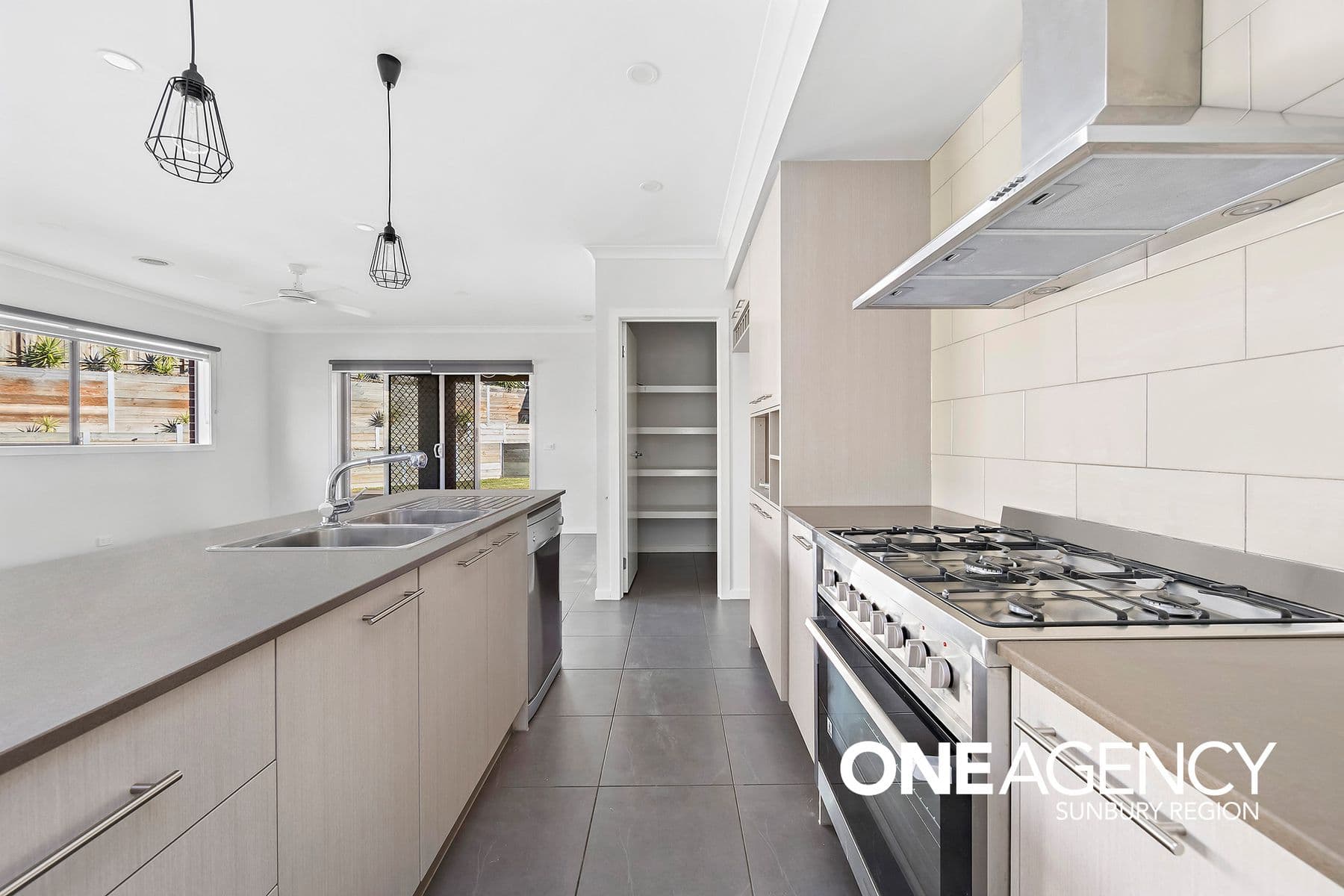 16 Hawkins Court, Sunbury, Sunbury - Thumbnail 4