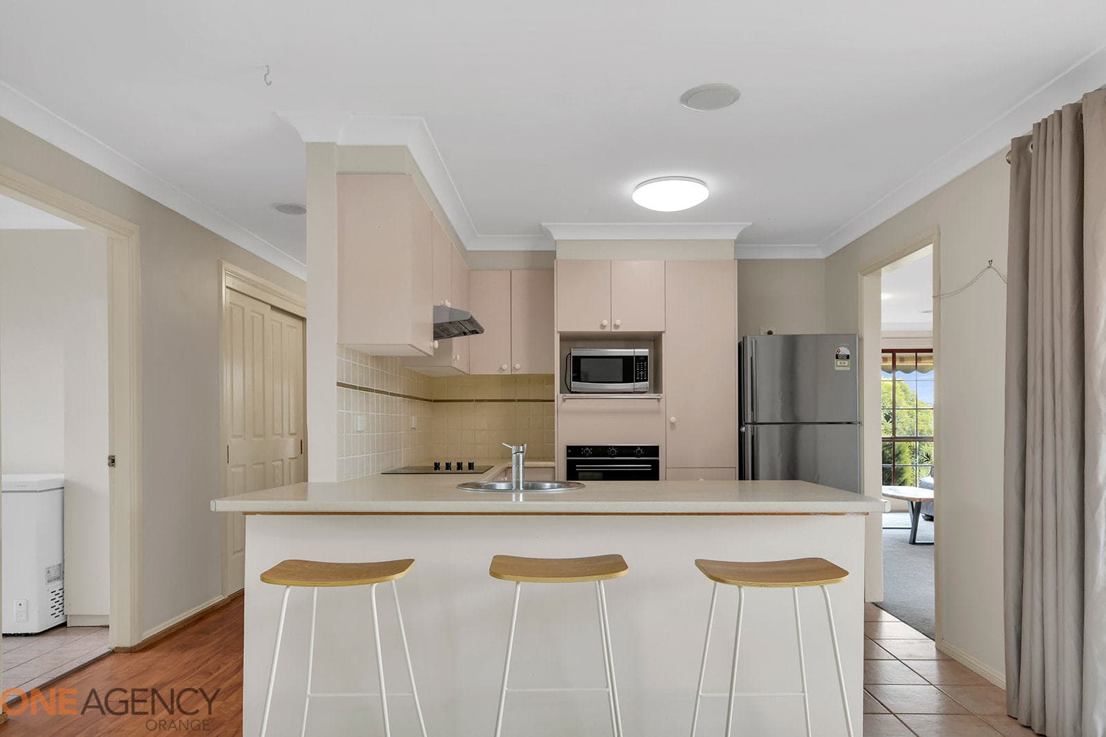 12 Sheldon Crescent, Orange, Orange - Thumbnail 4