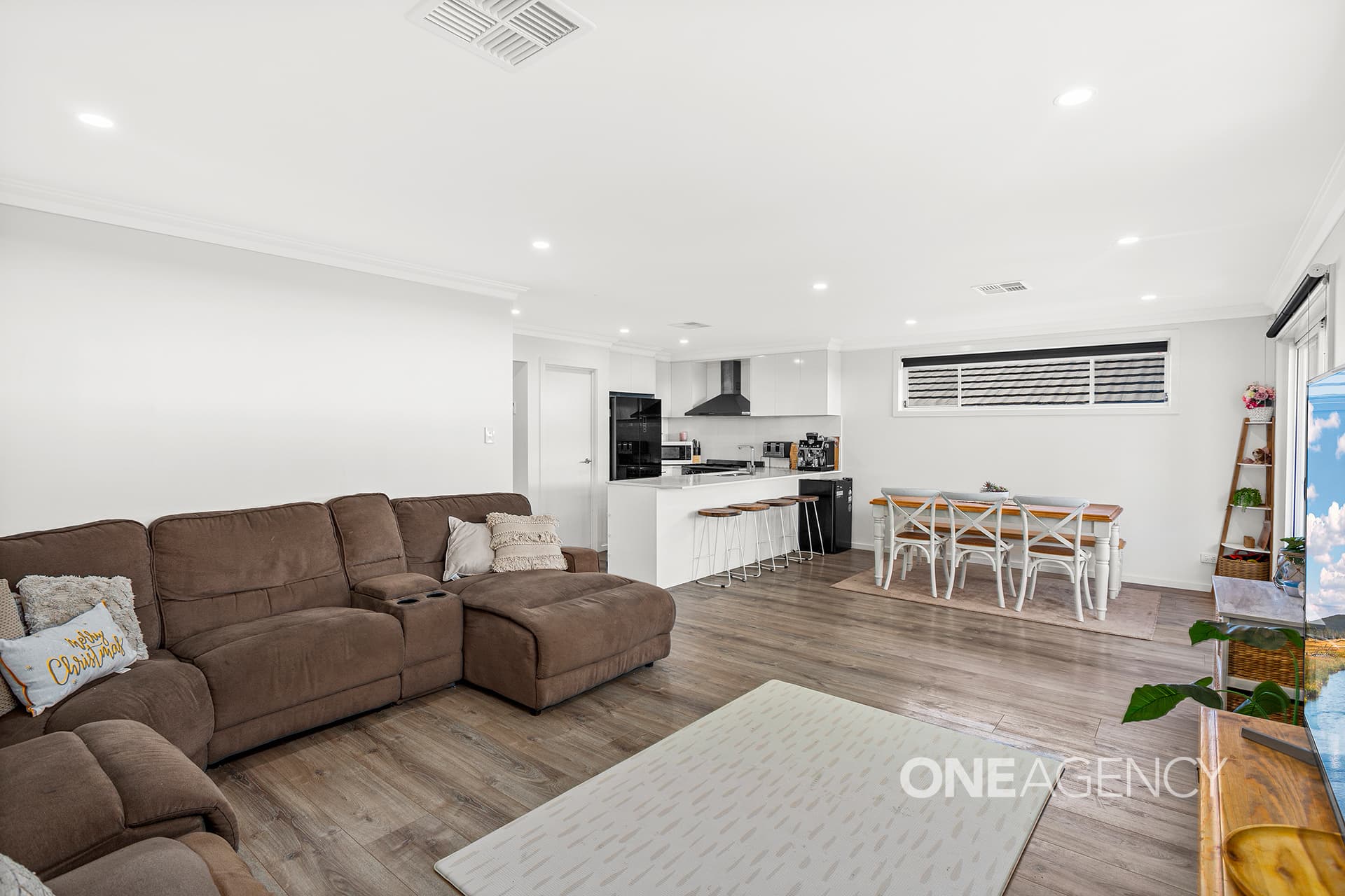 9 Scanlon Street, Calderwood, Calderwood - Thumbnail 2