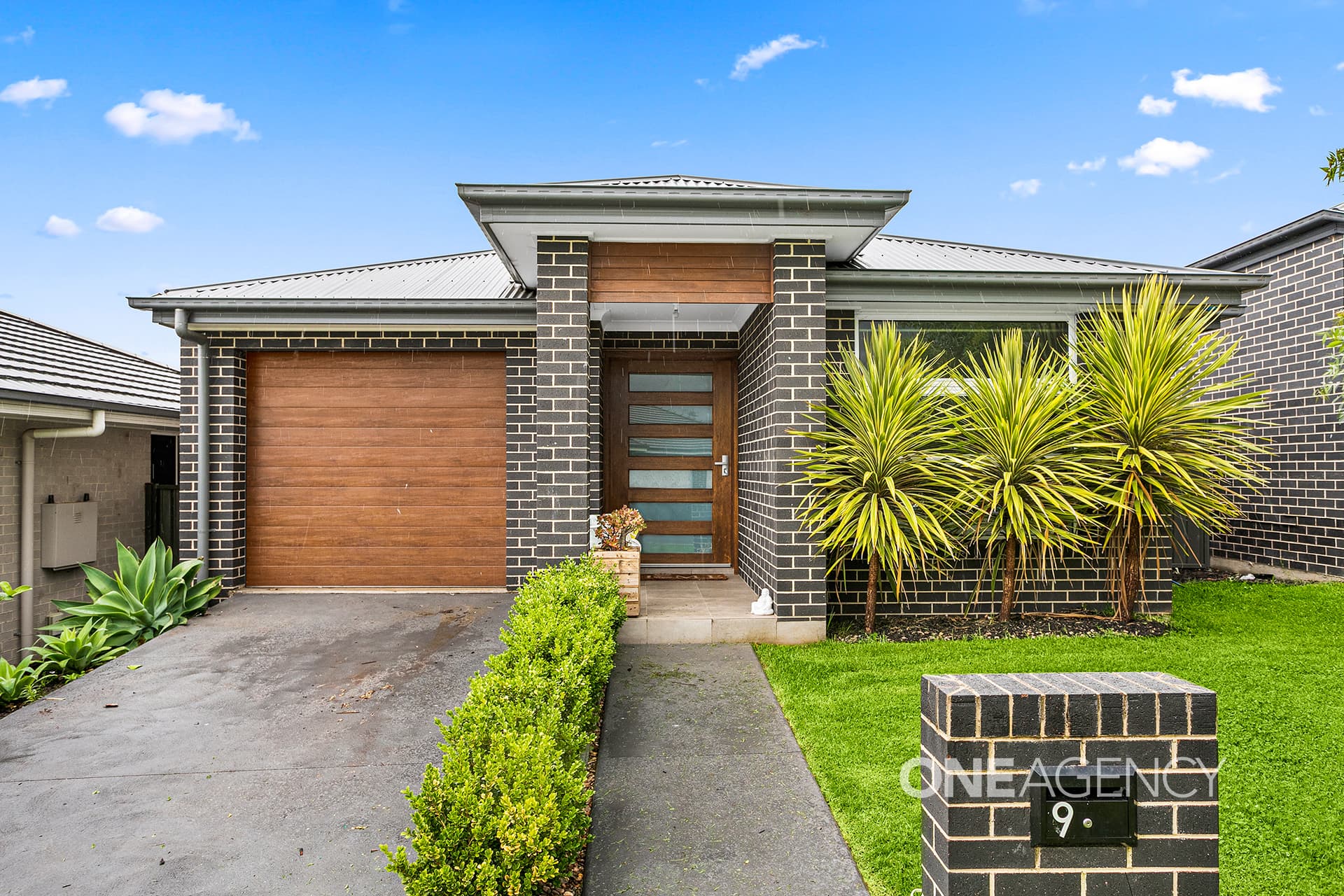 9 Scanlon Street, Calderwood, Calderwood - Image 1