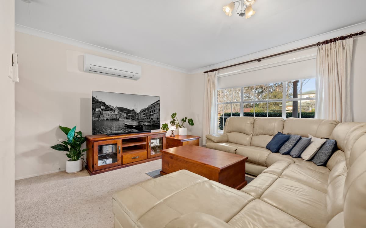 31 Crampton Drive, Springwood, Springwood - Thumbnail 3