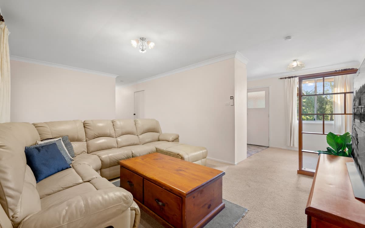 31 Crampton Drive, Springwood, Springwood - Thumbnail 4
