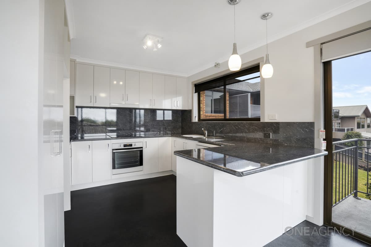 2/9 Fleming Court, Burnie, Burnie - Thumbnail 3