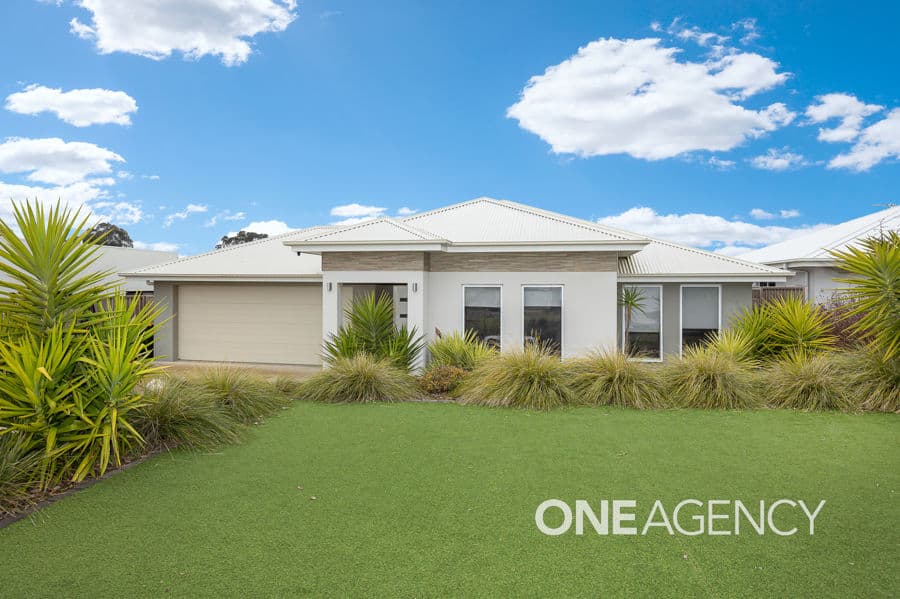 11 CHANG Avenue, Lloyd, Lloyd - Image 1