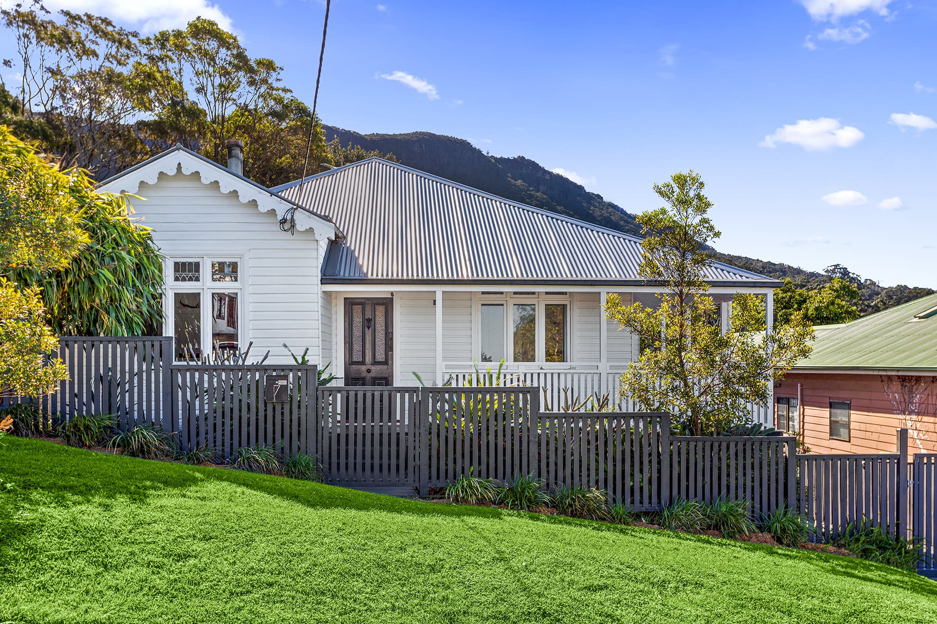 7 The Waves, Thirroul, Thirroul - Image 1