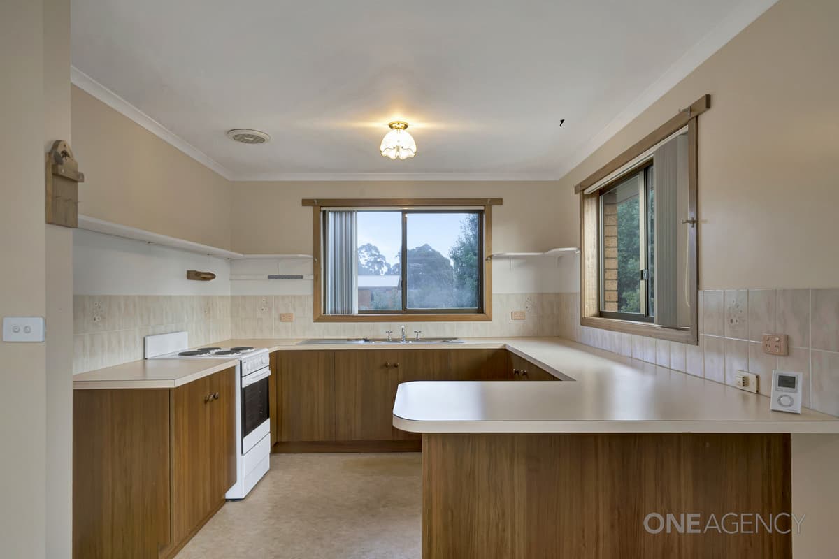 6 Commonwealth Court, Penguin, Penguin - Image 1