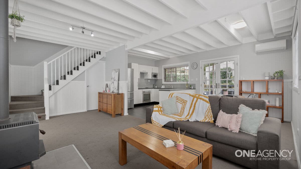 23 Wideview Avenue, Woodford, Woodford - Thumbnail 2