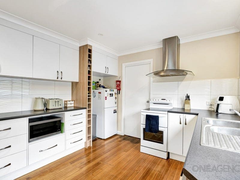 30 Whitford Street, Upper Burnie, Upper Burnie - Thumbnail 4