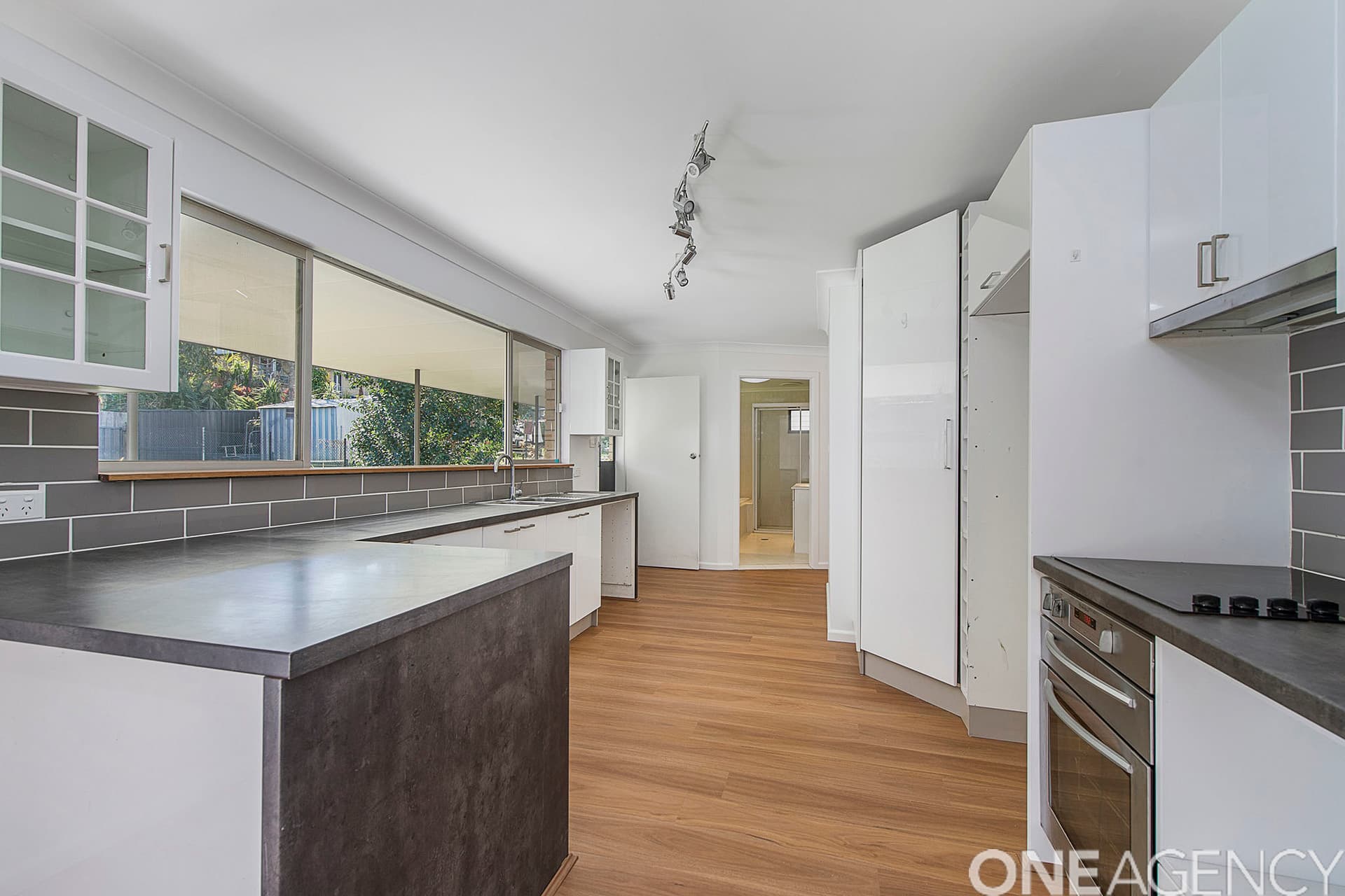 18 Flobern Avenue, Wauchope, Wauchope - Thumbnail 3