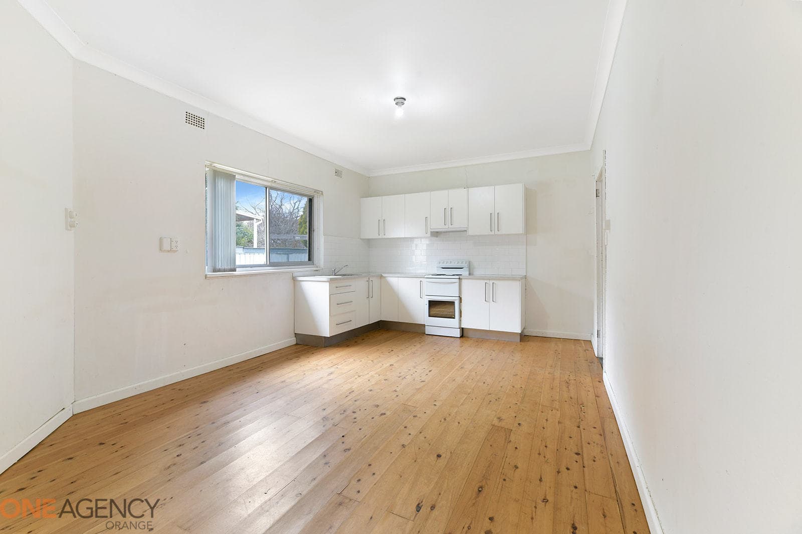 2 Kearneys Drive, Orange, Orange - Thumbnail 2