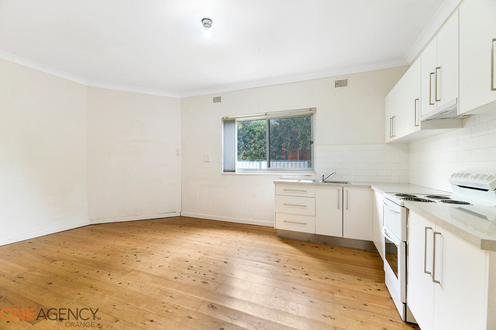 2 Kearneys Drive, Orange, Orange - Thumbnail 3