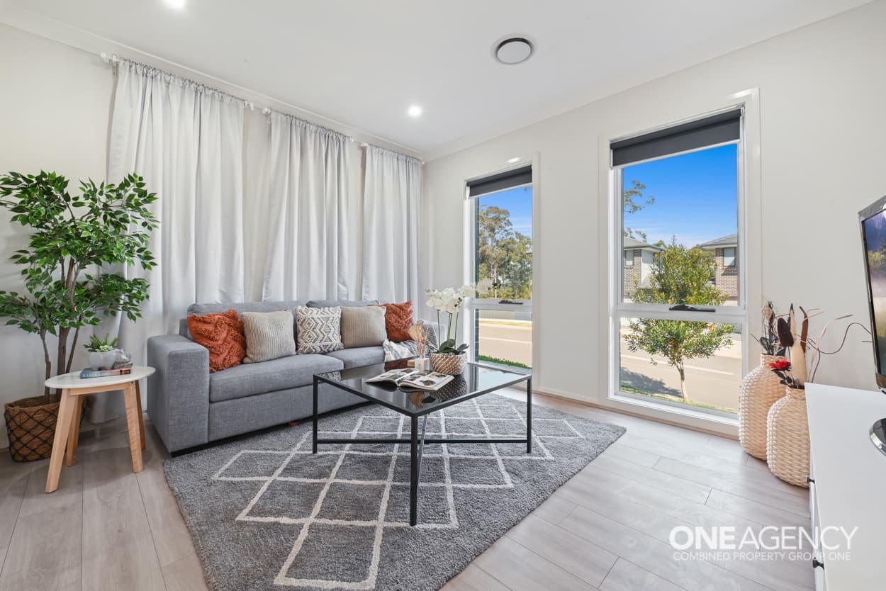 43 Orlagh Circuit, Riverstone, Riverstone - Thumbnail 2