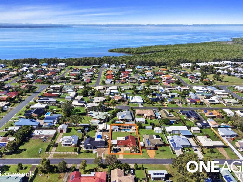 11 Chantilly Street, Urangan, Urangan - Image 1
