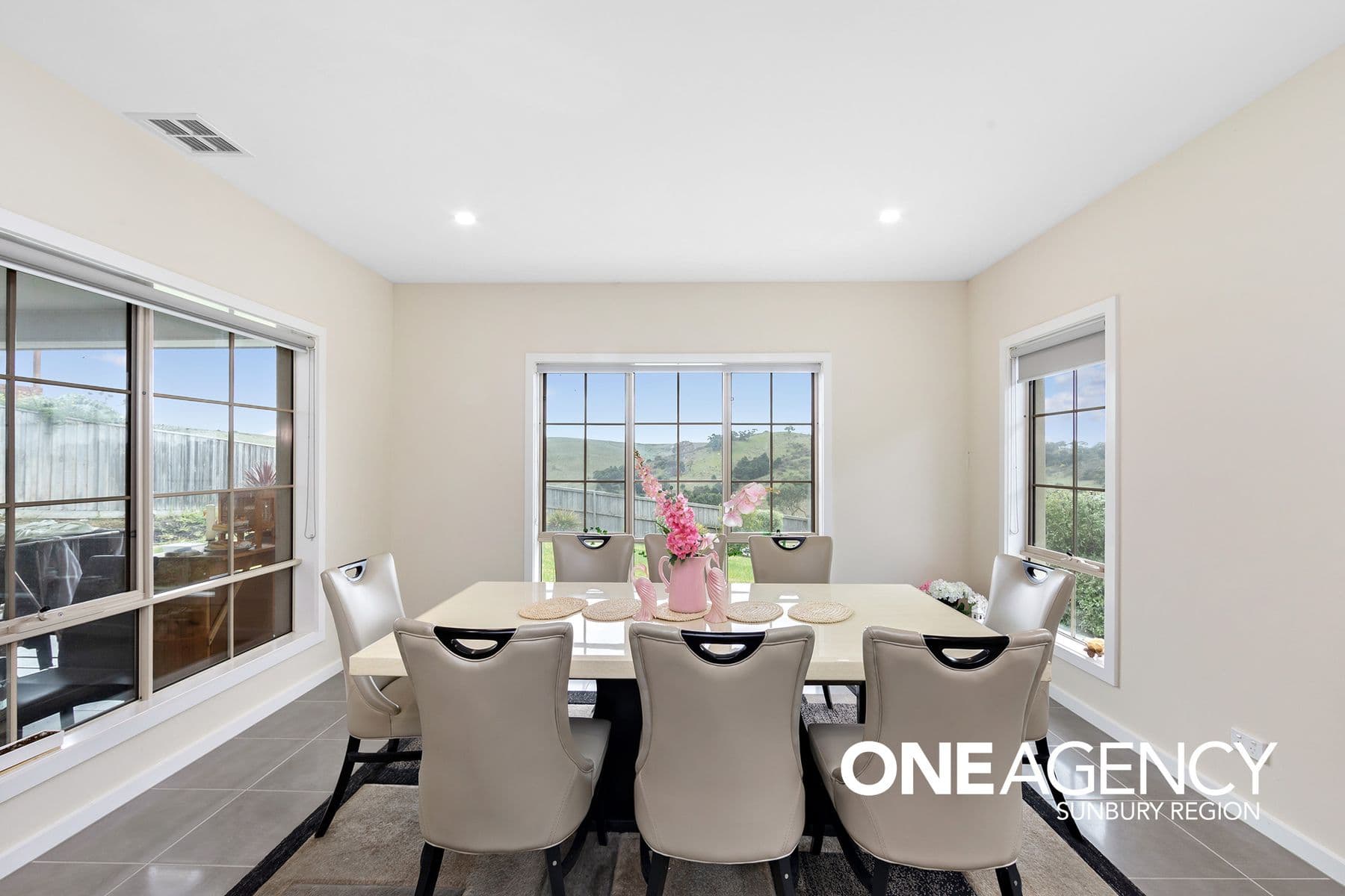 16 Grand Ridge Way, Sunbury, Sunbury - Thumbnail 6
